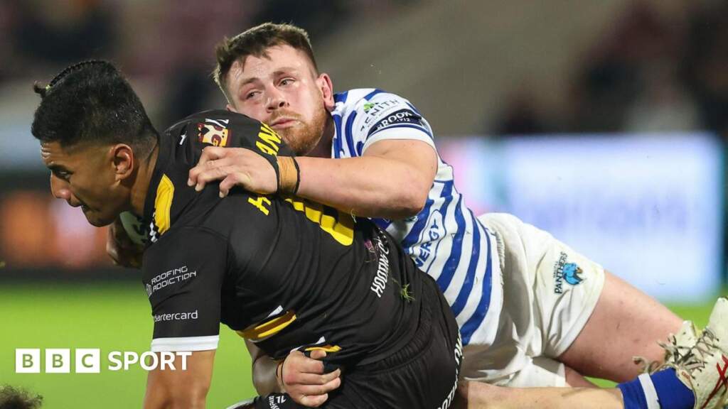 Brandon Douglas: Bradford Bulls sign Halifax Panthers forward