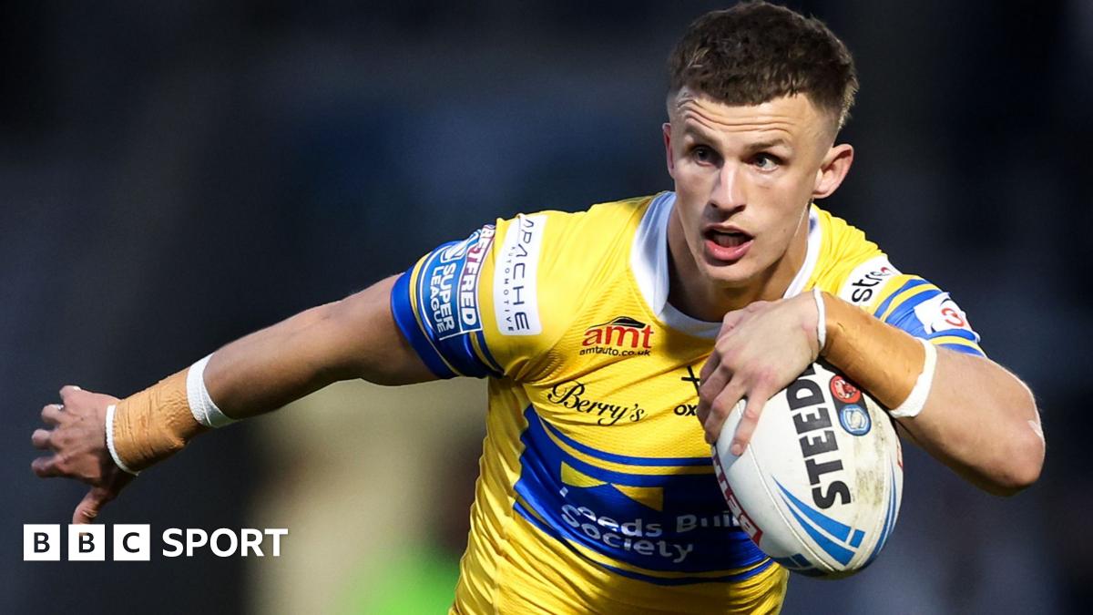 Super League: Leeds Rhinos centre Ash Handley signs extension until 2029