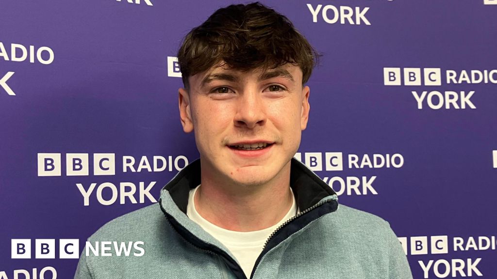 York river rescuer sang Adele and Leeds songs to keep man calm