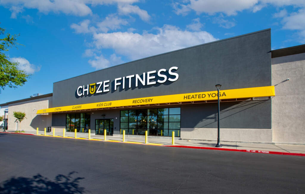Chuze Fitness teams up with Raley’s for a community-centered partnership at the Sacramento Freeport location.