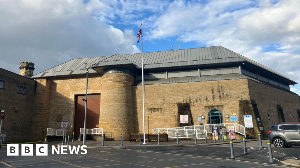 Three Leeds prison workers deny allowing inmate’s death