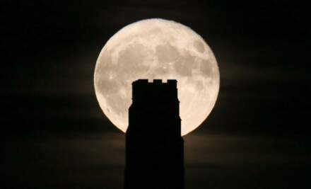 Beaver Moon 2025: How to see November's full 'supermoon' as it lights up UK skies this week