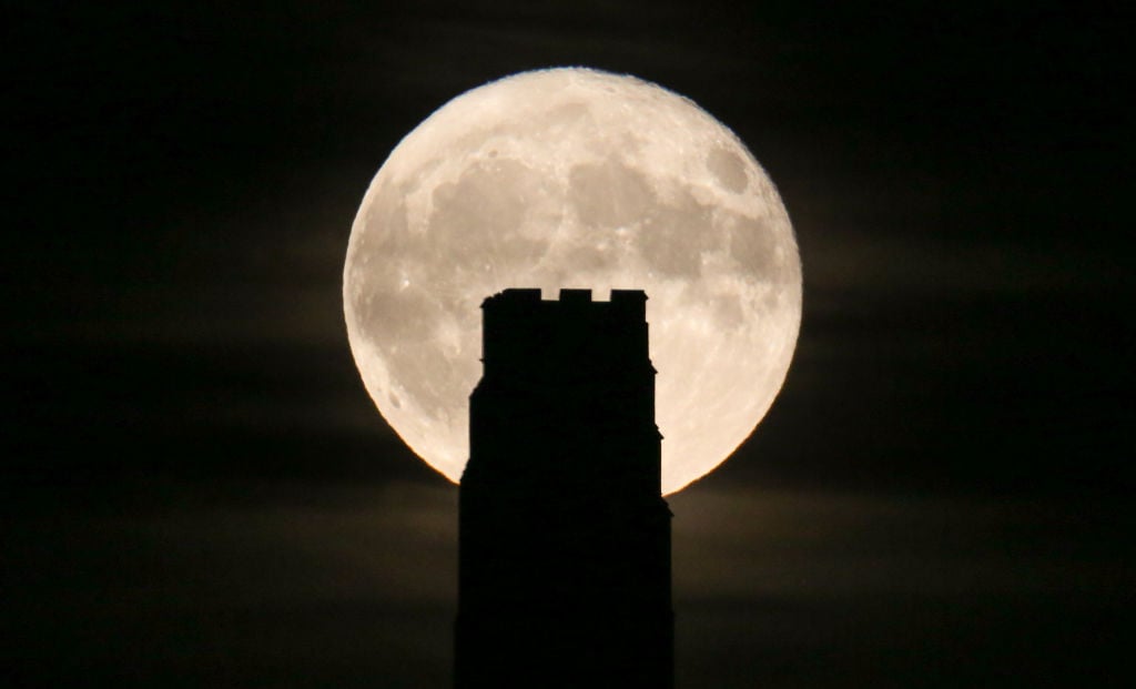 Beaver Moon 2025: How to see November's full 'supermoon' as it lights up UK skies this week