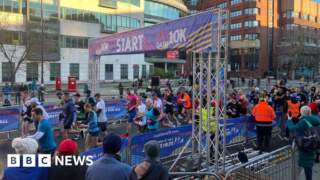 Thousands brave the cold for Leeds Abbey Dash 10k