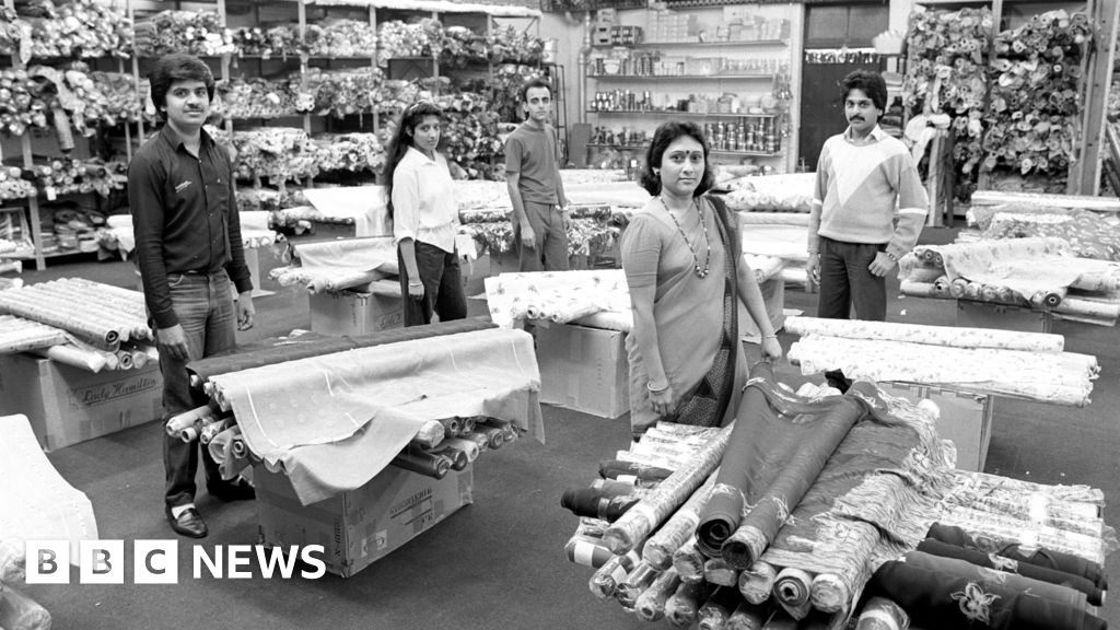New exhibition celebrates Bradford’s Asian tailors and fashions