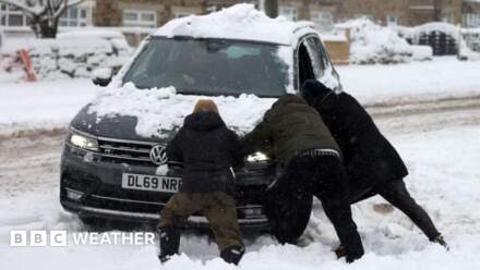 UK Weather: Snow and ice hits with warnings of travel disruption