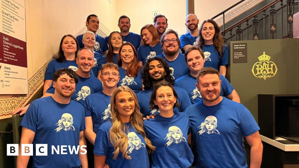 Leeds amateurs join Les Mis cast at Royal Variety Performance
