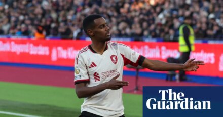 Alexander Isak ends drought as Liverpool stop rot with win at West Ham | Premier League