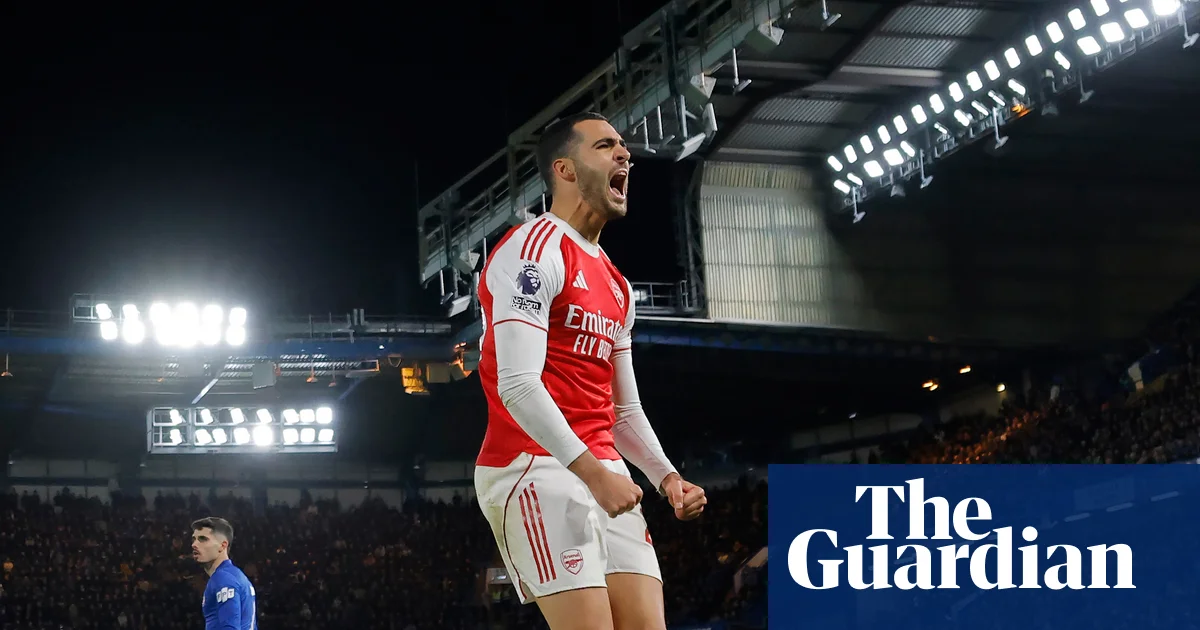 Arsenal held by 10-man Chelsea in feisty draw after Moisés Caicedo gets VAR red | Premier League