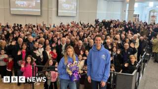 Jewish community hands out gifts on Christmas Day