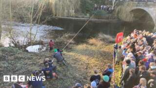 Hundreds gather for annual Boxing Day tug of war in Knaresborough