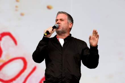 26 famous Leeds United fans including politicians, musicians and Hollywood stars