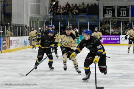 Hull Seahawks 1 Leeds Knights 6: Clinical Knights blast derby rivals away to stay in NIHL National title frame