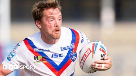 Danny Kirmond: Wakefield Trinity assistant coach signs new deal