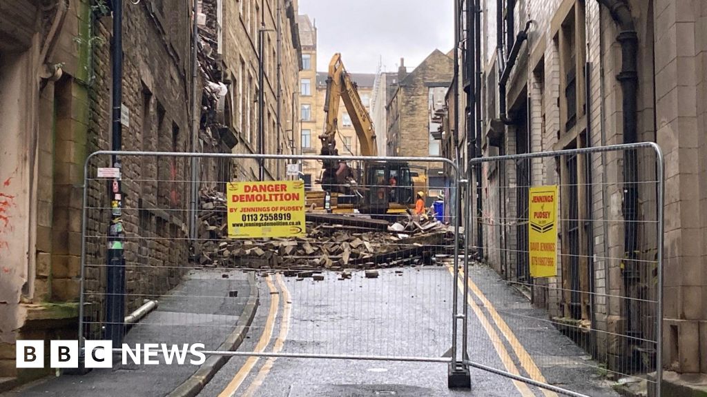 Demolition begins after partial building collapse in Bradford city centre