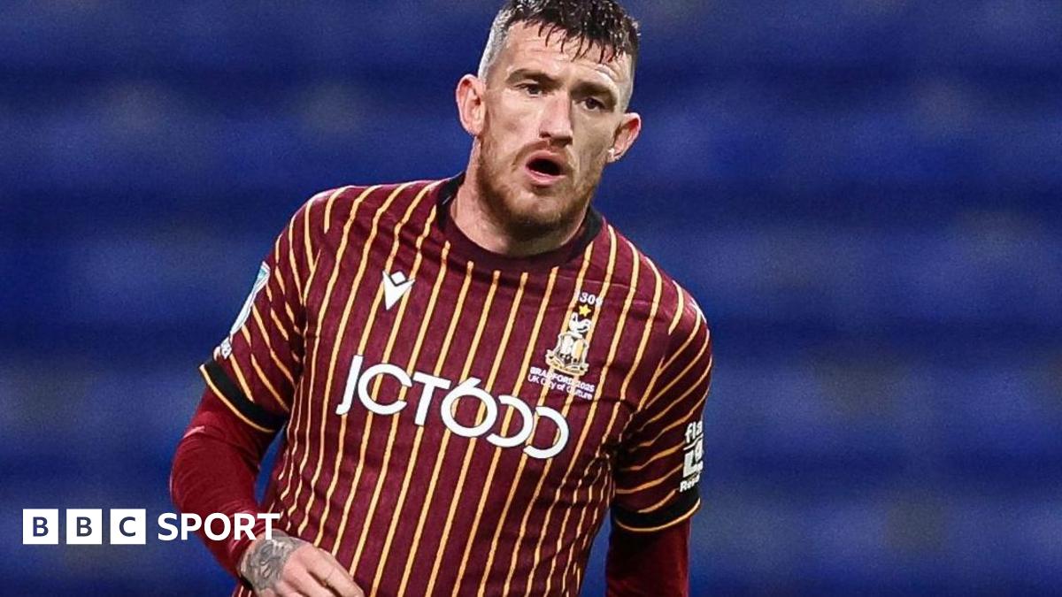Andy Cook: Grimsby Town sign Bradford City striker on loan
