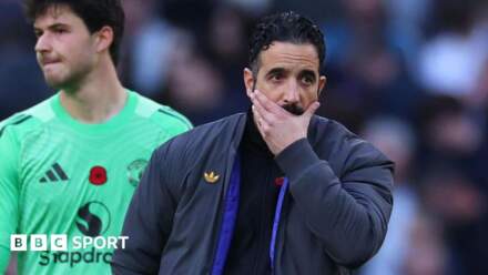 Manchester United must stop experiments and get manager who fits their way – Gary Neville