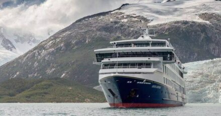 ‘I’ve been on 50 cruises and there are five things I never buy on ships’