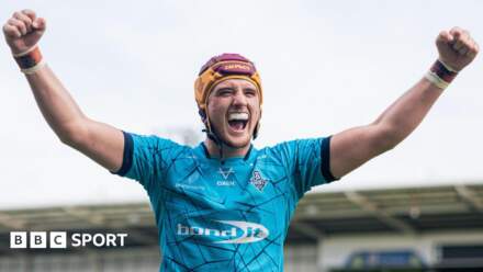 George Flanagan: Huddersfield Giants full-back signs new deal