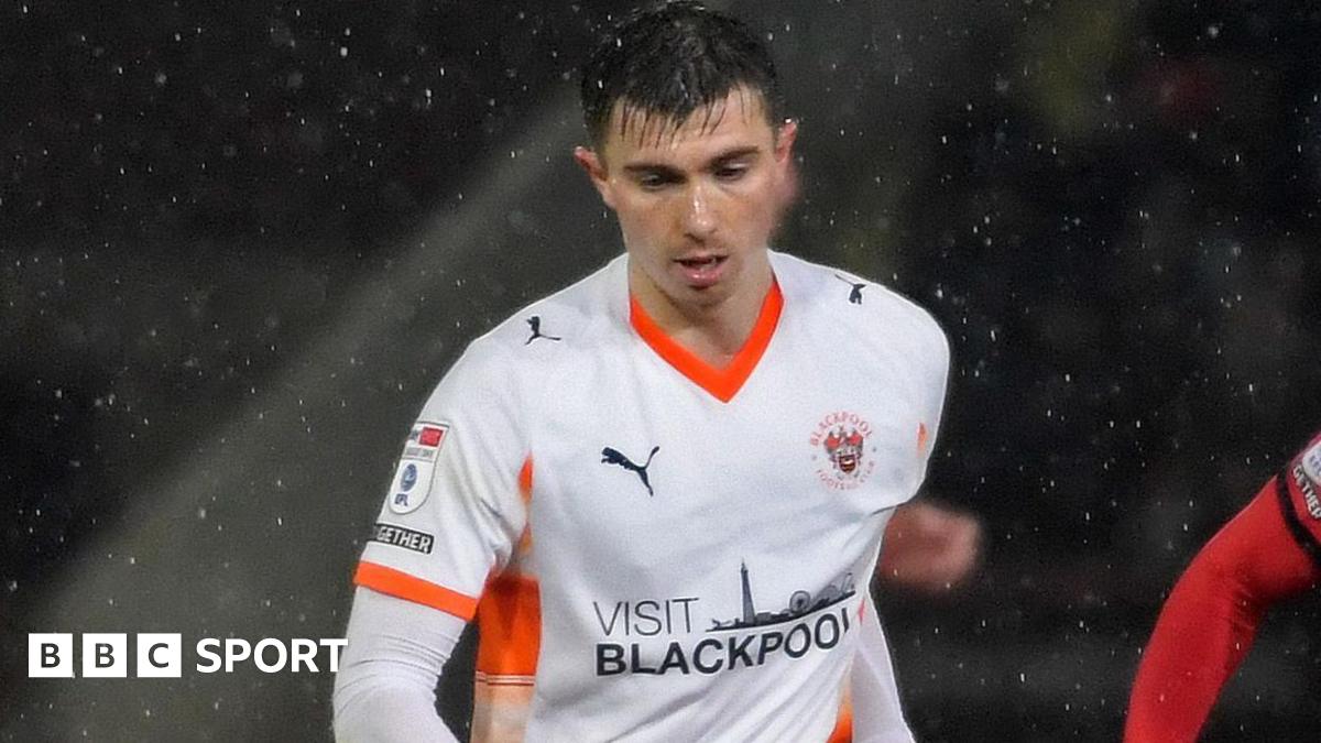 Barnsley: Winger Scott Banks joins on loan from Bundesliga side St Pauli