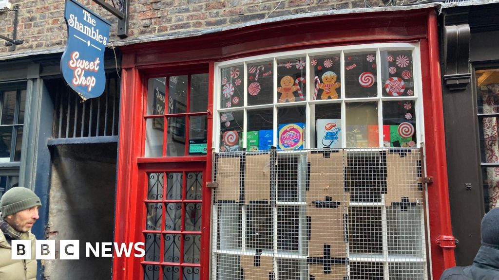 Sweets stolen from York city centre shop window display