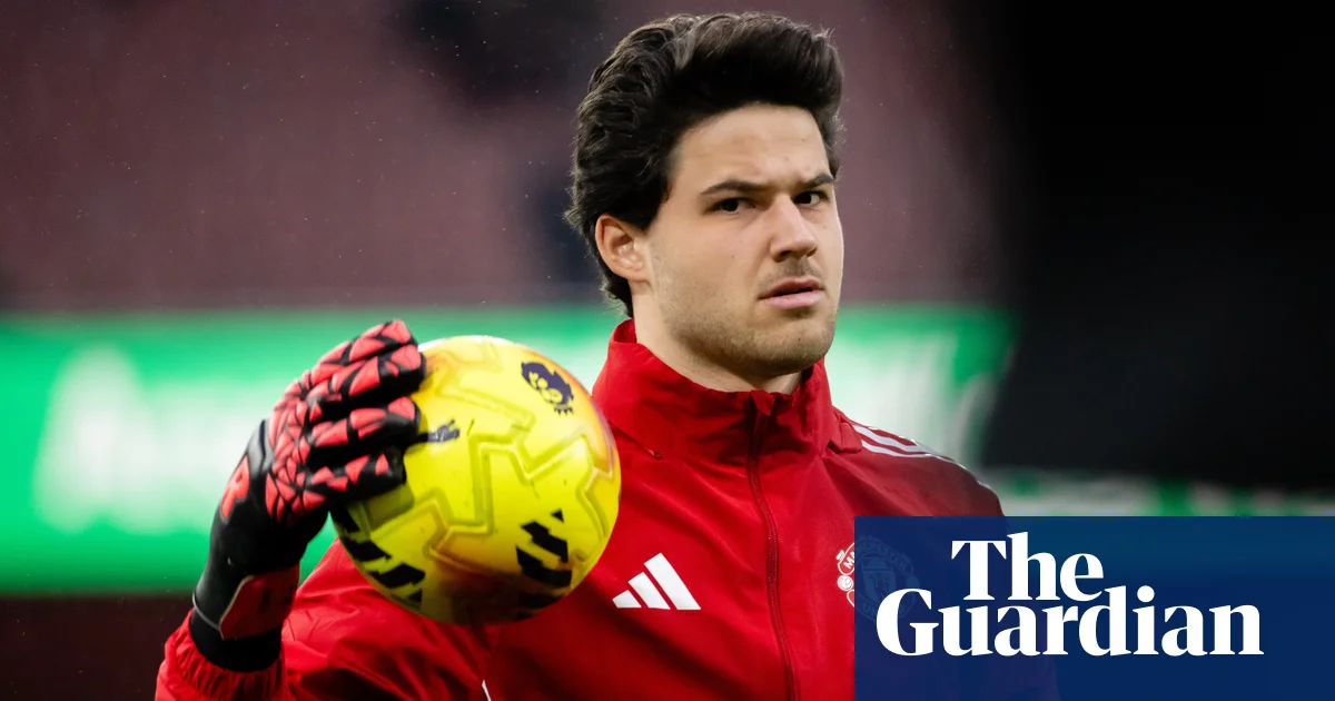 Senne Lammens stands tall amid the hurly-burly of United’s ‘war’ games | Manchester United