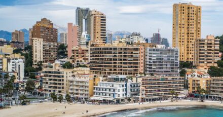 New beachfront restaurant opens in Benidorm but some Spain tourists aren’t impressed