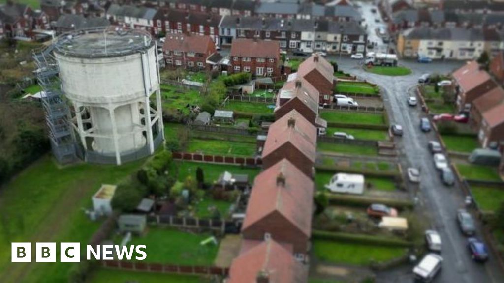 Water woes force Goldthorpe residents to store supplies in baths