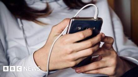 Smartphone-free schools campaign's council backing