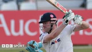 Yorkshire: All-rounder Matthew Revis to stay until 2028