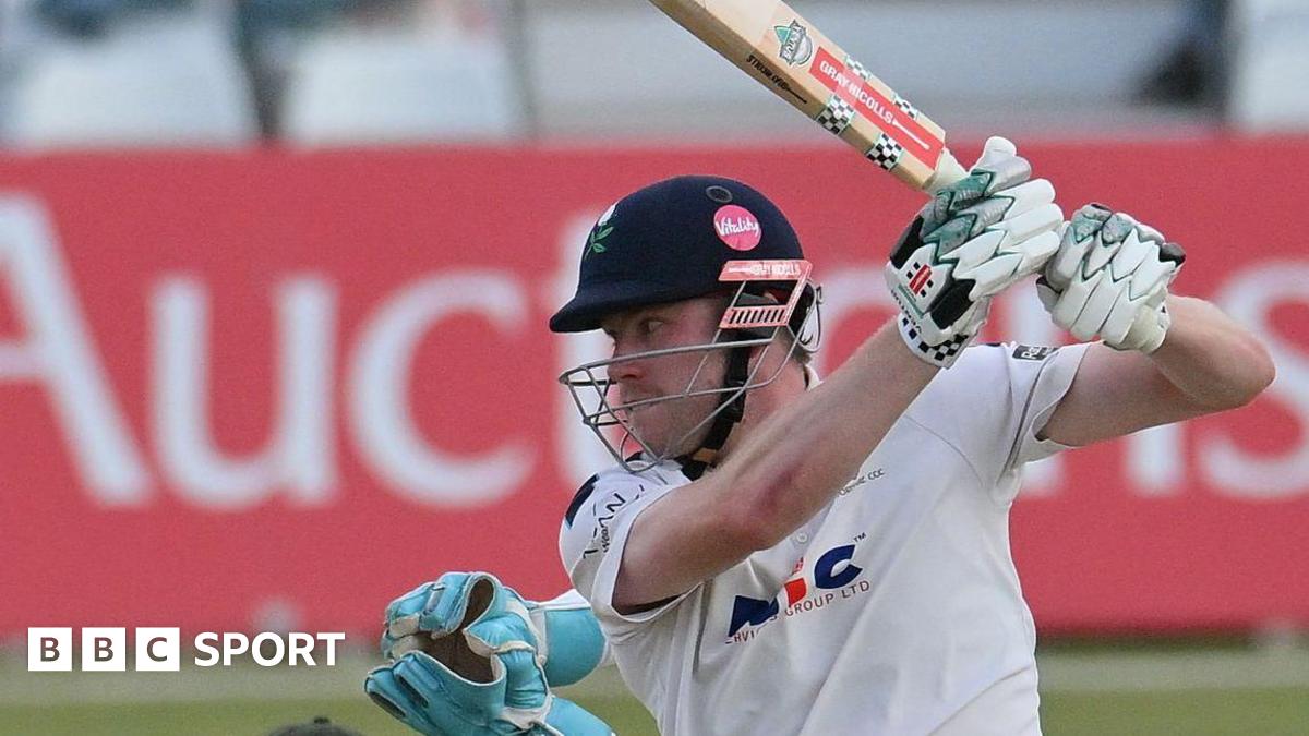Yorkshire: All-rounder Matthew Revis to stay until 2028