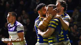 Warrington Wolves 27-16 Wakefield Trinity: Wire start Super League season with two wins from two