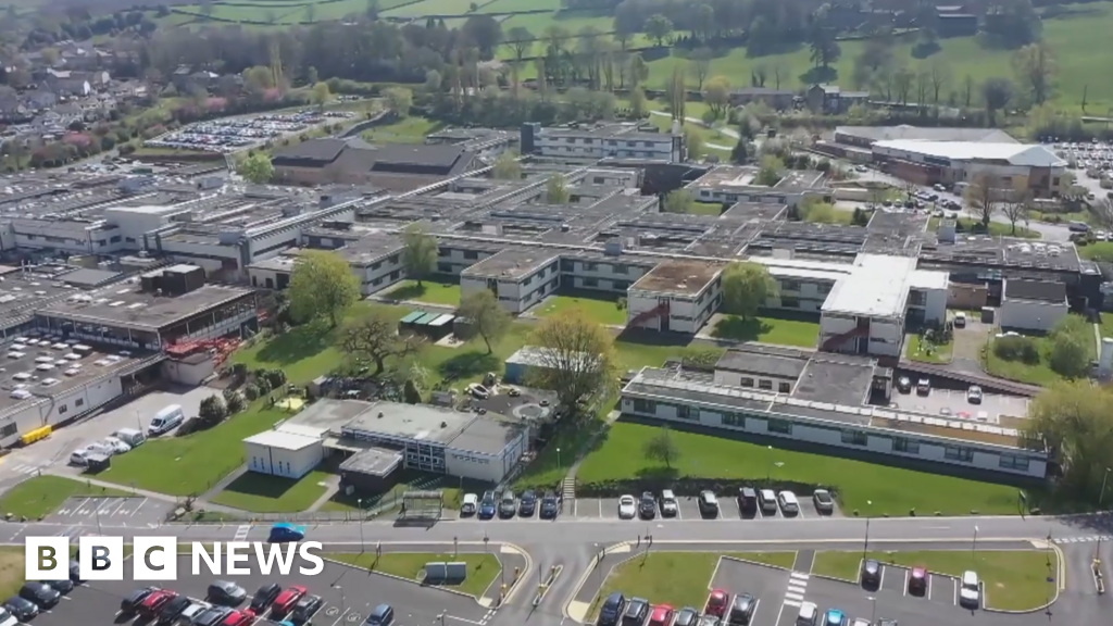 Hospital laboratory workers strike again over pay