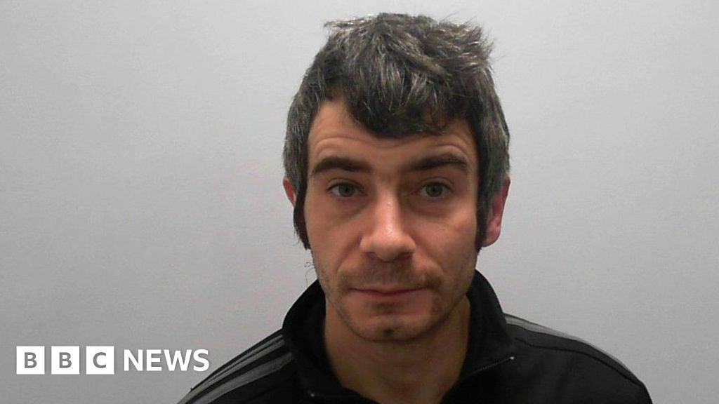 Man attacked sister with knife in Sunday lunch row