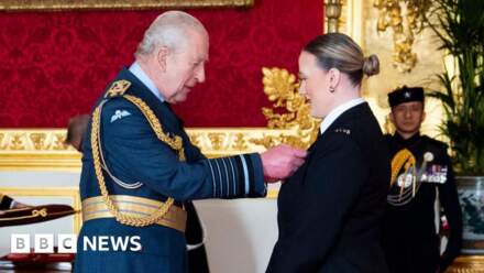 King's bravery award for PC who saved burning woman