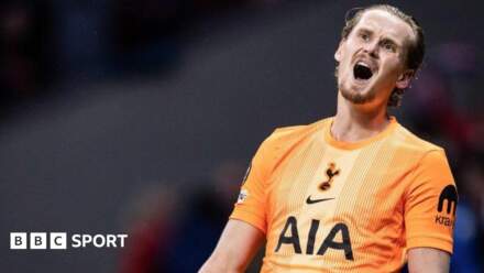 Antonin Kinsky: Spurs replace keeper after conceding three goals inside 15 minutes