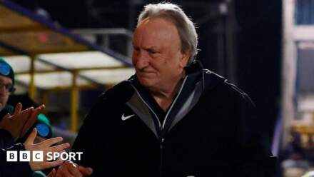 Neil Warnock returns to management in Torquay United’s 2-2 draw with Farnborough