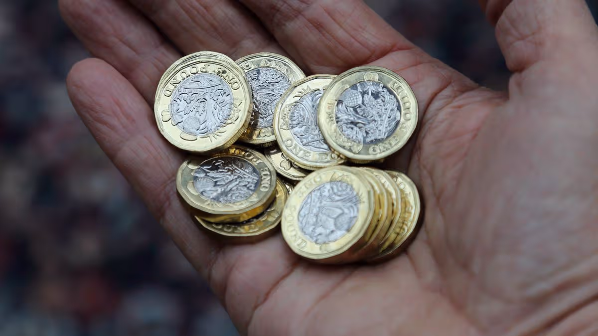 Tiny error on your £1 coins could make them worth £2,500
