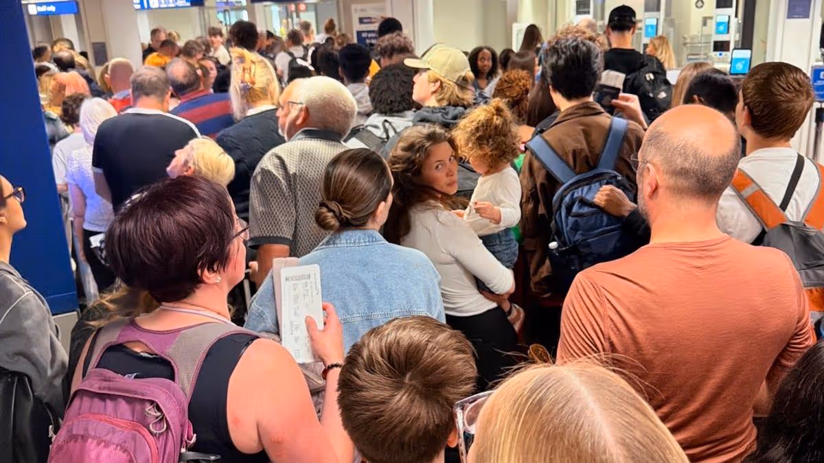 easyJet passengers ‘vomiting and close to passing out’ after 3 hour border control queue