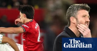 ‘A shocking decision’: Michael Carrick fumes over Martínez’s red card for hair pulling – video | Manchester United