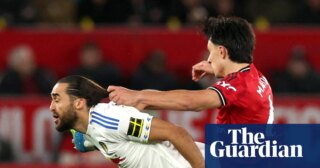 ‘A shocking decision’: Carrick fumes over Martínez’s red card for hair pulling | Manchester United
