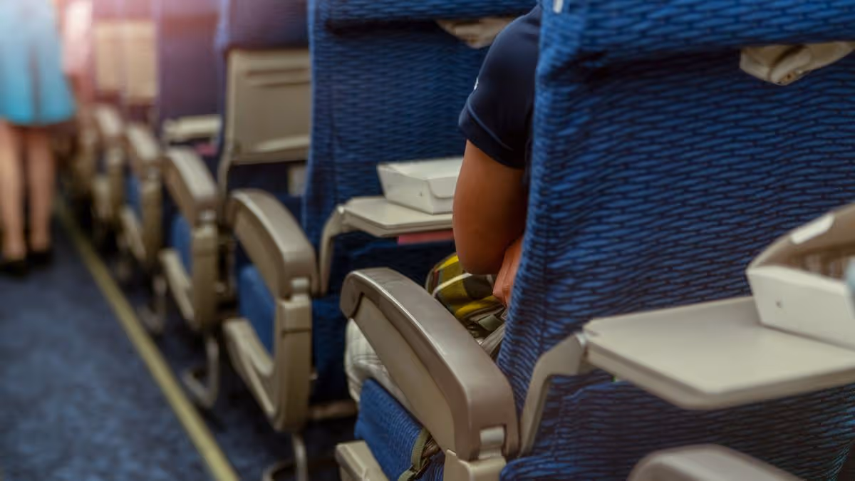 Plane passenger finds adorable note in flight seat pocket and ‘can’t stop smiling’