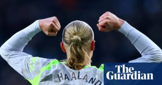 Manchester City go top as Chelsea chuck Liam Rosenior | Football Weekly Extra – video | Football