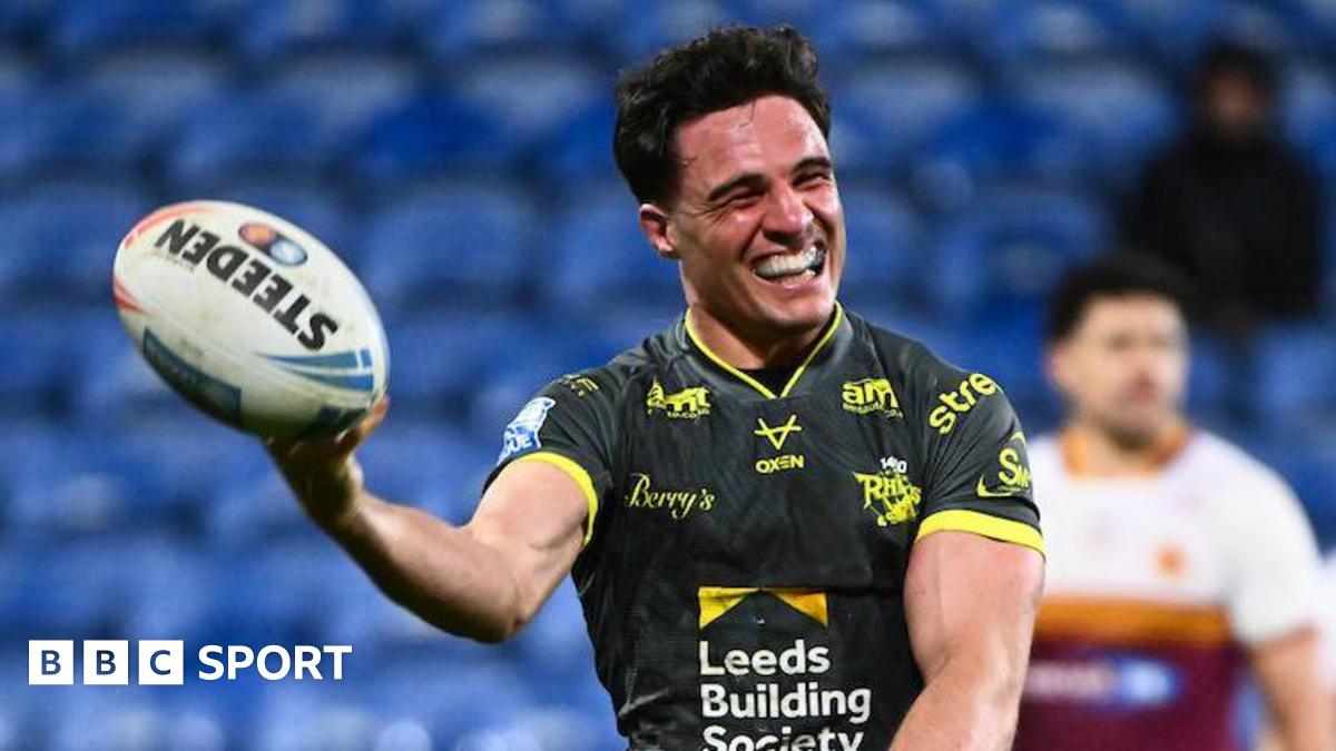Super League: Huddersfield Giants 22-56 Leeds Rhinos – visitors go top with win