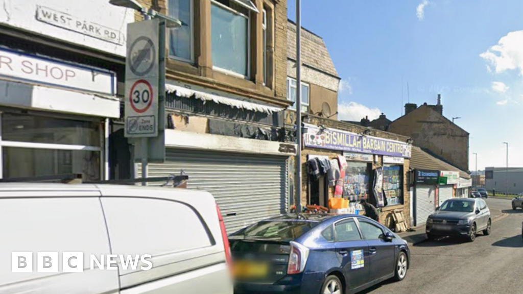 Three men and teenager arrested over weapons fight