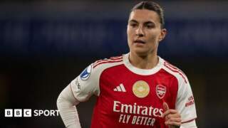 Steph Catley: Arsenal defender signs new contract
