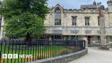 Plan to net building to stop falling masonry