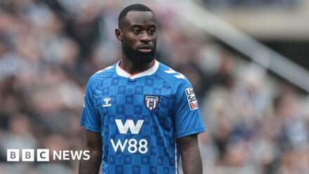 Man arrested on suspicion of racially abusing Sunderland's Geertruida