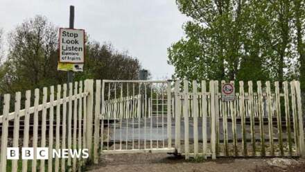 Level crossing warning after youths 'play chicken'