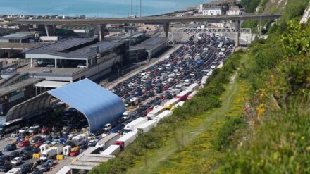 Dover issues warning as holidaymakers stuck in near five-hour delays for ferries in heatwave